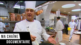 Paul Bocuse  Les oeufs pochés à la beaujolaise  recette [upl. by Llenod]